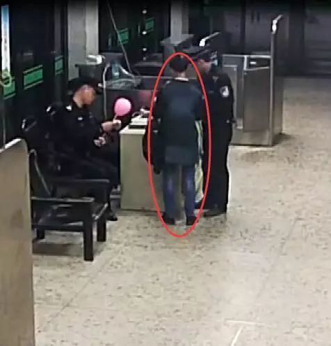 株洲一女子内衣内裤藏毒回家过年 刚进站就被