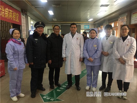 长沙一男子突然倒地口吐白沫抽搐 幸好遇到了