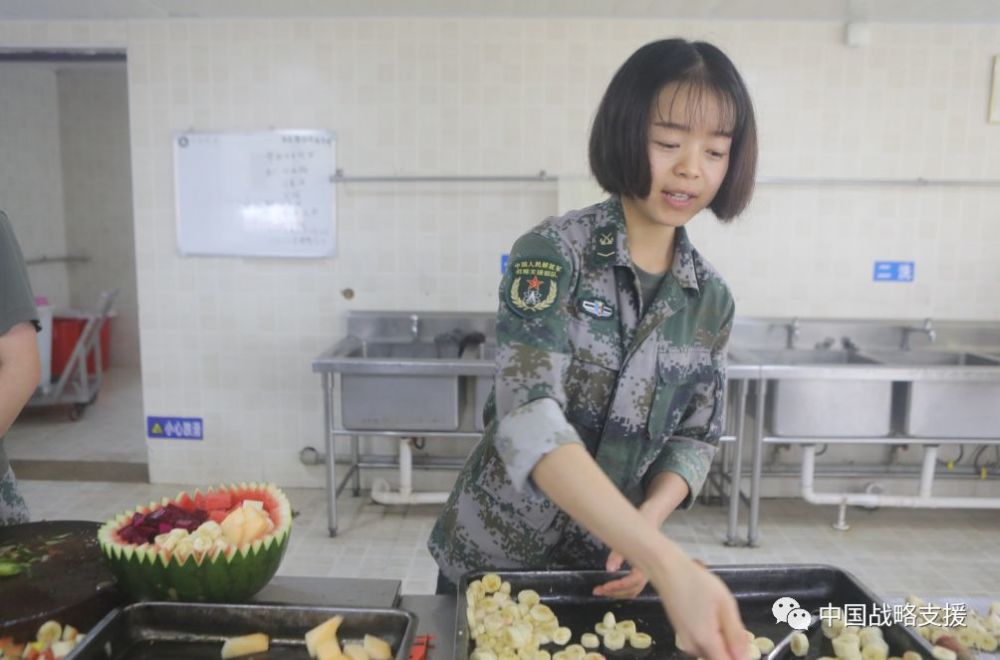 曝光了这里组建首个女兵炊事班