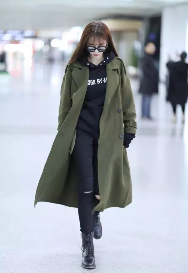 你穿连帽卫衣+大衣的样子,就是男朋友最爱你的