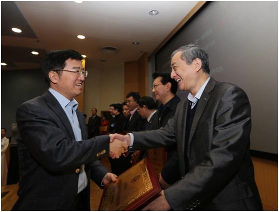 第五届全国教育改革创新典型案例推选颁奖暨创新成果展示活动举行