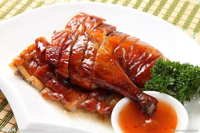 香港人也是和广东人一样吃叉烧,猪脚饭,烧鸭和烧鹅吗?