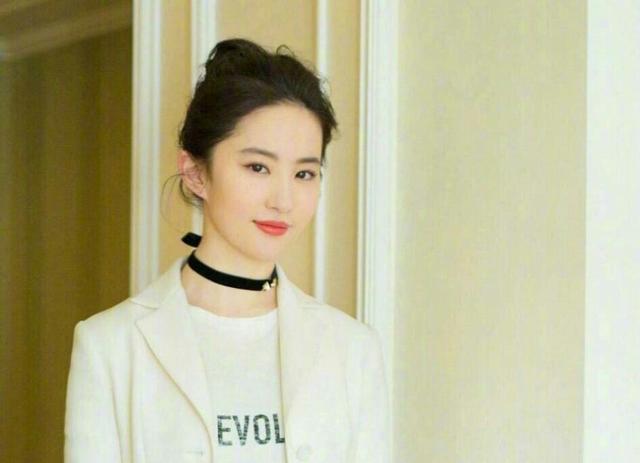 扎丸子头也要看颜值,赵丽颖杨幂可爱,刘诗诗气