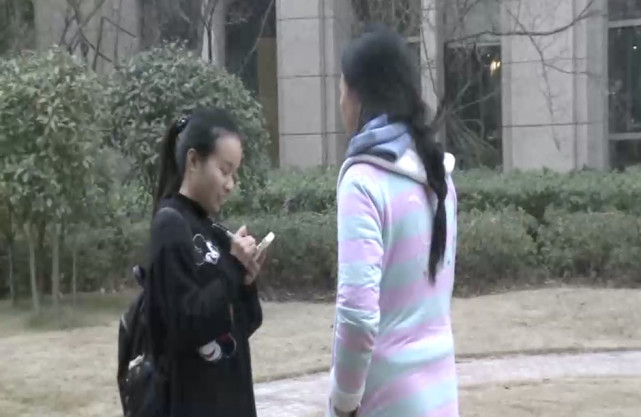 女子在更衣室被男子看光:觉得街上人都看到我裸体