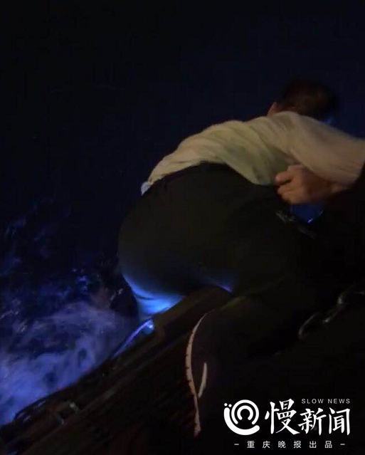 重庆一女子傍晚跳河轻生 称是家庭原因