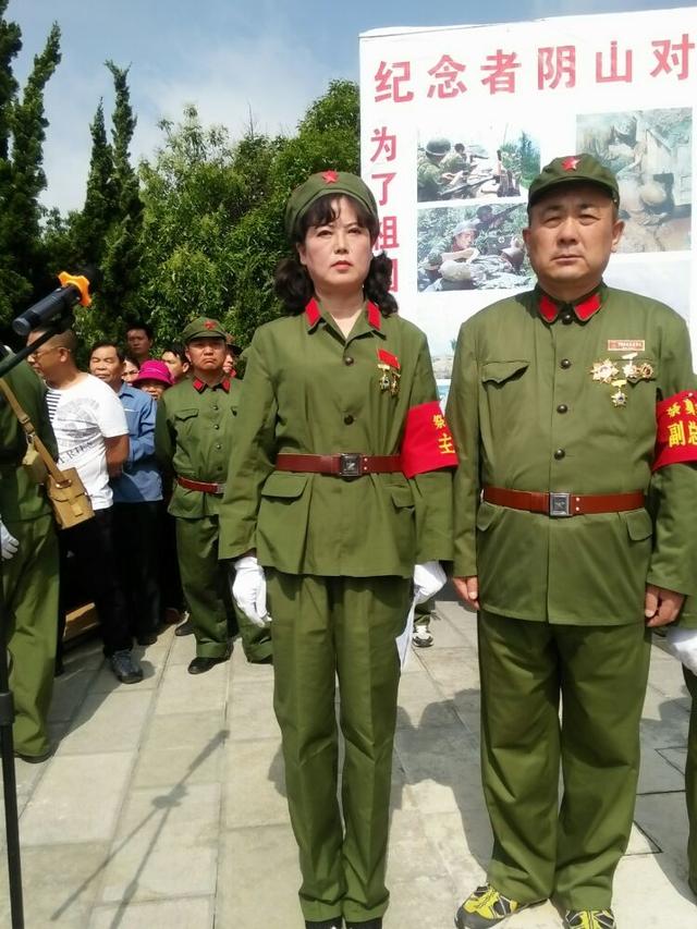 者阴山战斗参战老兵祭奠战友