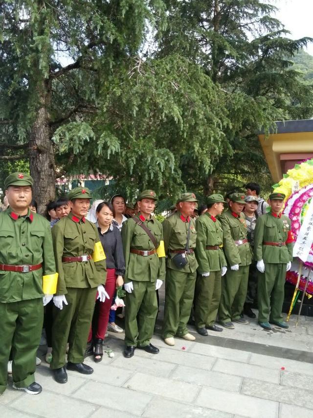 者阴山战斗参战老兵祭奠战友