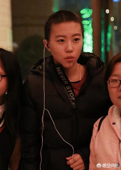 长相并不出众的窦靖童，为何能脱颖而出成为时尚达人？