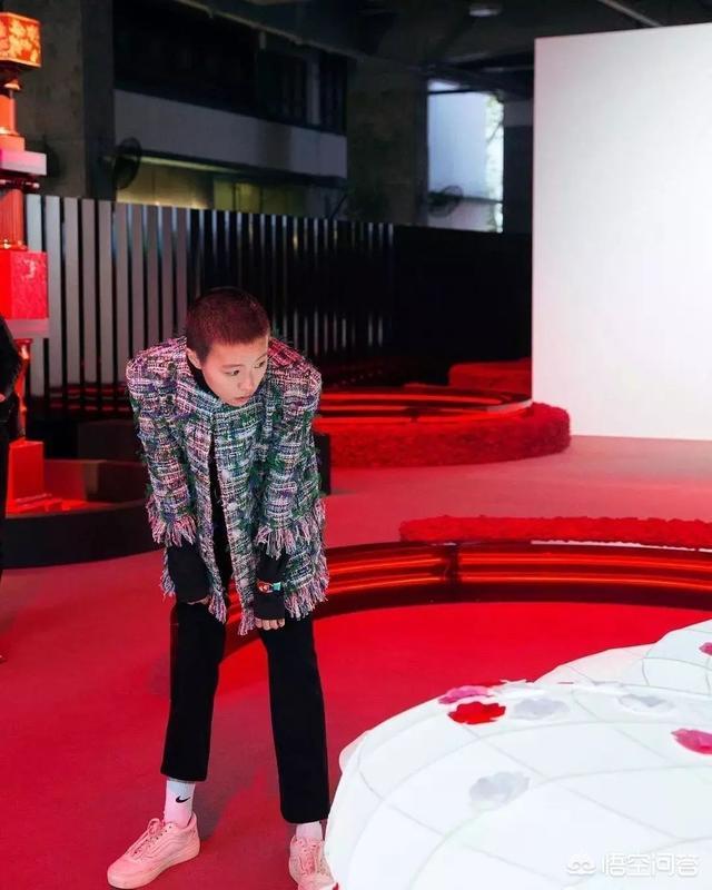 长相并不出众的窦靖童，为何能脱颖而出成为时尚达人？