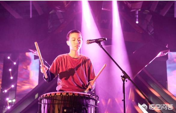 长相并不出众的窦靖童，为何能脱颖而出成为时尚达人？