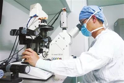 珠海47岁妈妈想生二胎怀孕,宝宝出生就是16岁