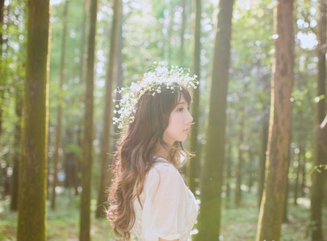 一个蓦然的回首,让我彻夜难眠,森林女孩唯美写真