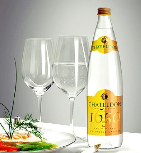 刘涛《欢乐颂》喝的土豪水火了 世界顶级矿泉