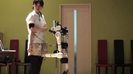 这种医用机械外骨骼 还可以让你的力气大十倍