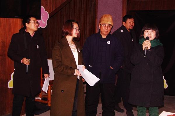 打破常规画展模式 油画家谌多个展“吠”西安开展