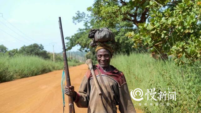 16000公里穿越16国：重庆大学生非洲骑行回国