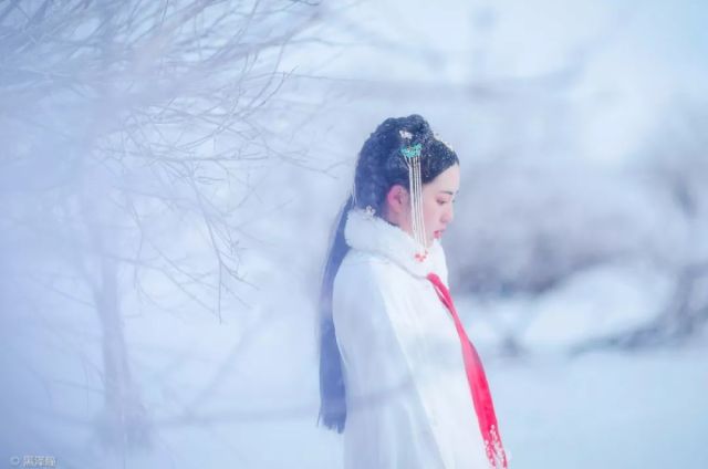 女儿十七岁梦境订婚，探索潜意识的婚姻预兆与成长象征