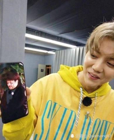 vivo X30真机曝光,刘海全面屏+后置竖排双摄+