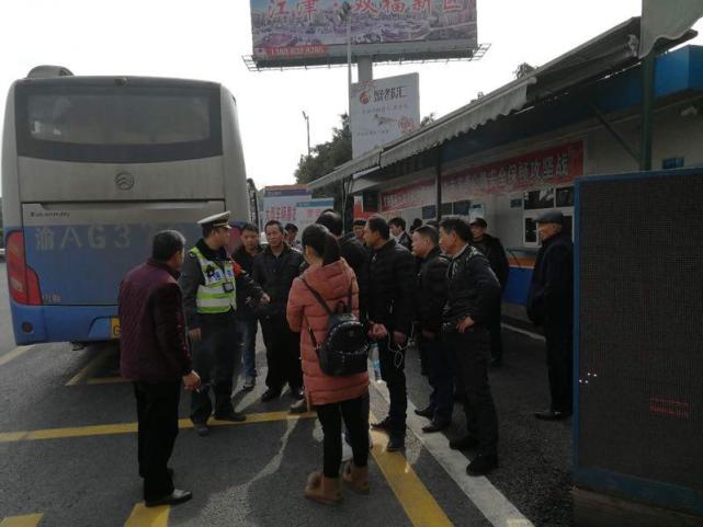 客车司机半路想甩客？先问问高速执法答不答应