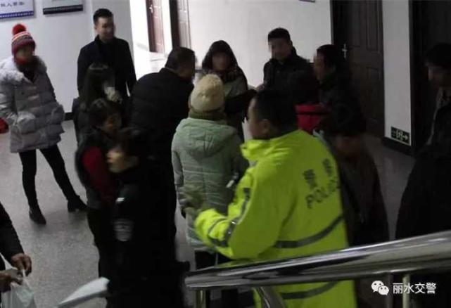 民警突然收到500元话费 原来是事故当事人想“意思一下”