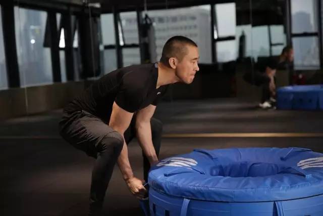 拒绝柳岩求爱,秒杀彭于晏的唯一痞子男星.