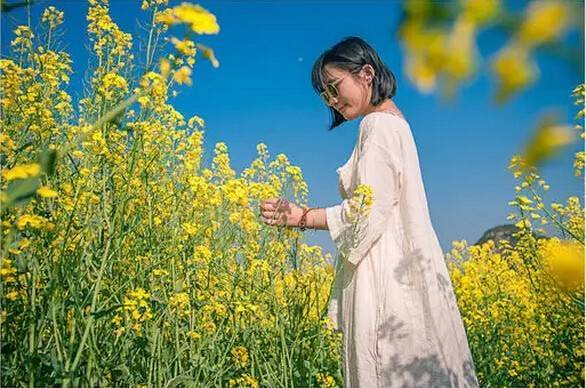 油菜花里拍出女神照,超实用摄影技巧!