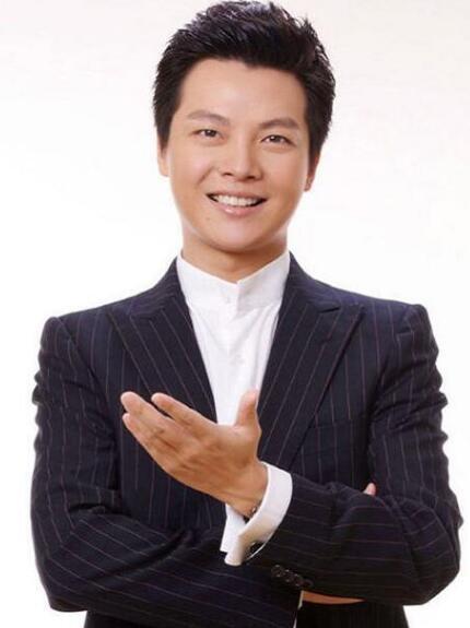 《新闻联播》,《新闻30分》等栏目主持人