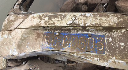 又一辆车“浮出水面” 这座大桥下究竟淹着多少车？