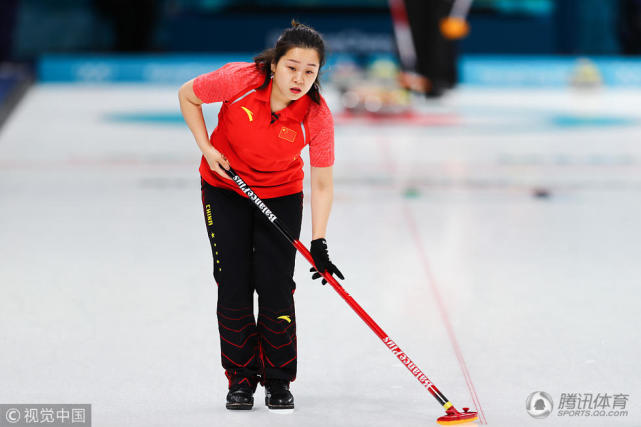 平昌冬奥会冰壶混双小组赛 中国王芮巴德鑫出战