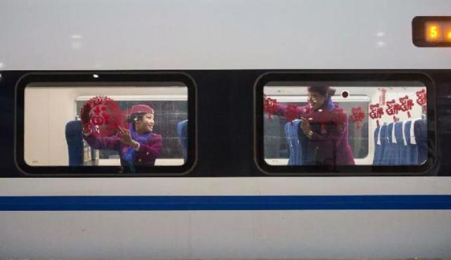 这对双胞胎姐妹花的生日蛋糕没点蜡烛 背后的故事令人动容