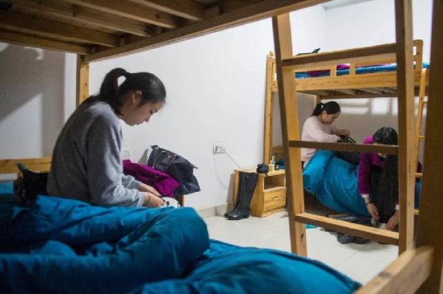 这对双胞胎姐妹花的生日蛋糕没点蜡烛 背后的故事令人动容