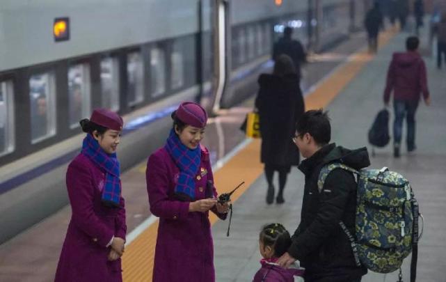 这对双胞胎姐妹花的生日蛋糕没点蜡烛 背后的故事令人动容