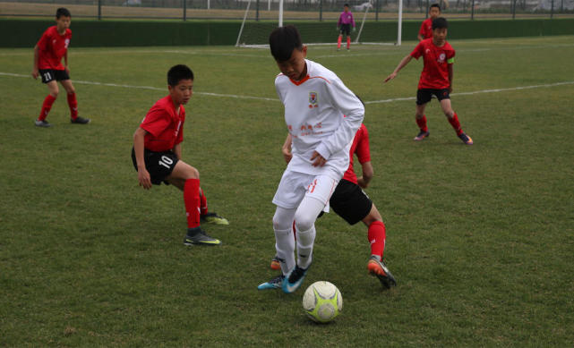 骨龄测试曾4人就有1人超龄 家长组团大闹足协