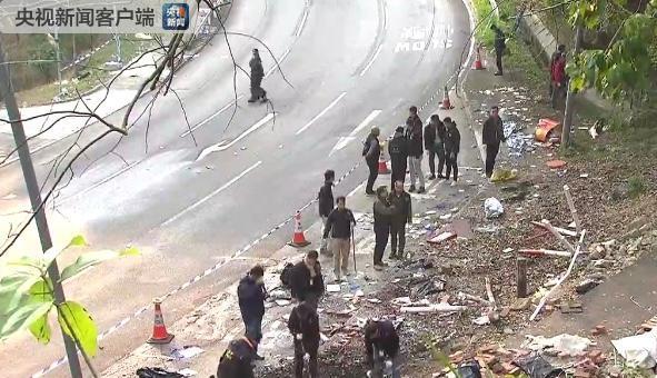 香港大埔公路事故巴士已拖离现场 警方在场继续搜查