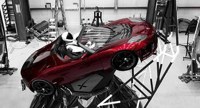 天文学家确定特斯拉跑车运动轨迹:真的在往火