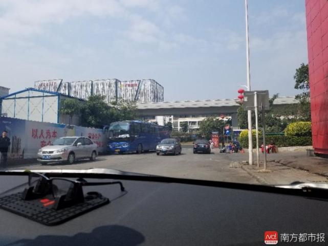 深圳男子一家在正规车站买票,坐车回老家遭5次