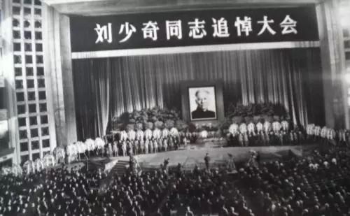 拨乱反正      1981年,中共十一届六中全会召开,通过了《中国共产