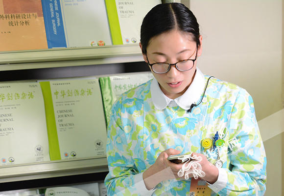 军嫂护士:和丈夫视频道平安后 继续坚守岗位