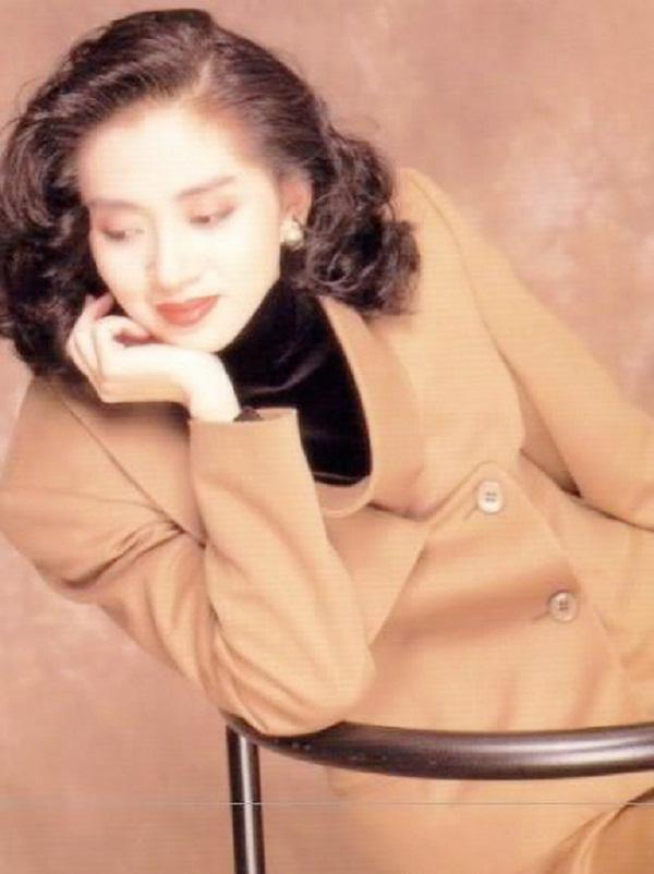 梅艳芳最后一场演唱会,穿纸尿裤坚持唱完,无数歌迷