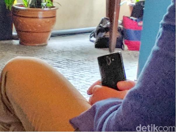 诺基亚9谍照再曝光 采用曲面屏设计