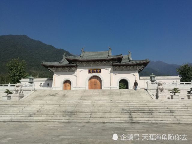 云门寺全称云门山大觉禅寺,是我国佛教禅宗五大支派之一