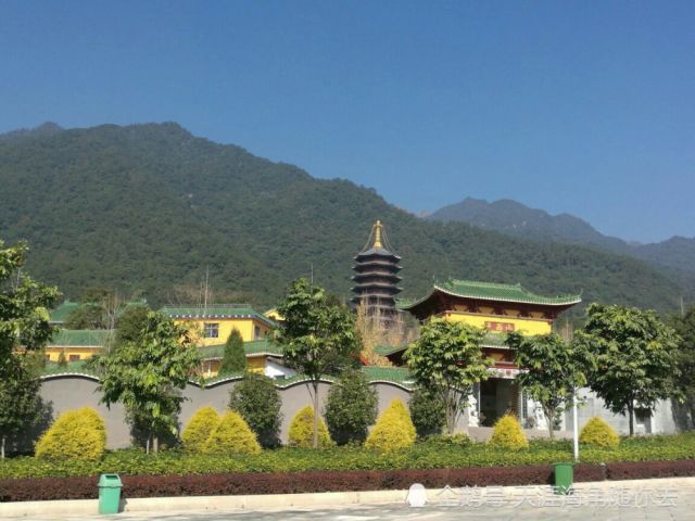 云门寺全称云门山大觉禅寺,是我国佛教禅宗五大支派之一