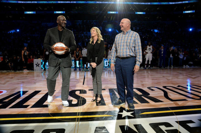 全明星赛-詹姆斯队逆转库里队 詹皇准三双夺M