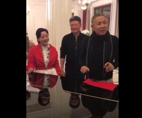 冯小刚视频视频饭局曝光,芳华女主被起哄光腿温v视频私人肛的图片