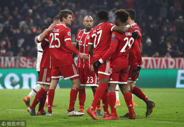 欧冠-拜仁5-0胜10人贝西克塔斯 穆勒莱万2射1