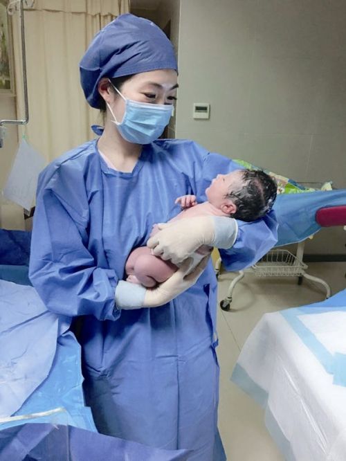 温州医院产科频传婴儿啼 狗年宝宝闹新春