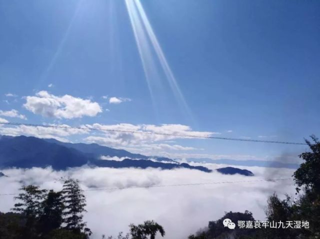 鄂嘉镇-九天湿地公路沿线风景:    鄂嘉镇至九天湿地.