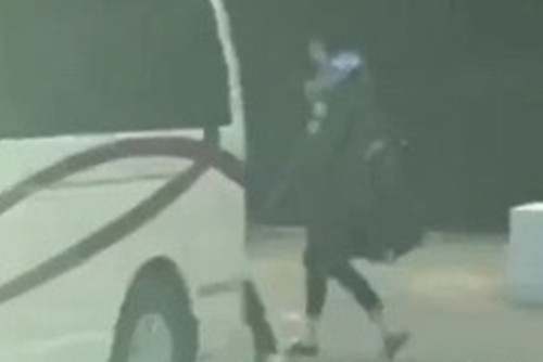 鹿晗关晓彤日本度假频撒狗粮,两人互换衣服穿