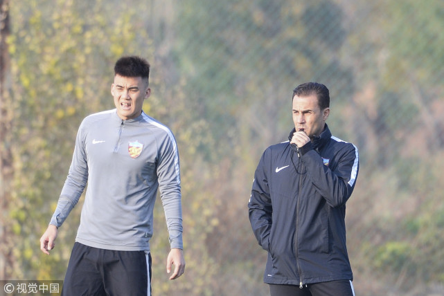 下树!一方租借权健中卫1年 杨善平回连投奔恩