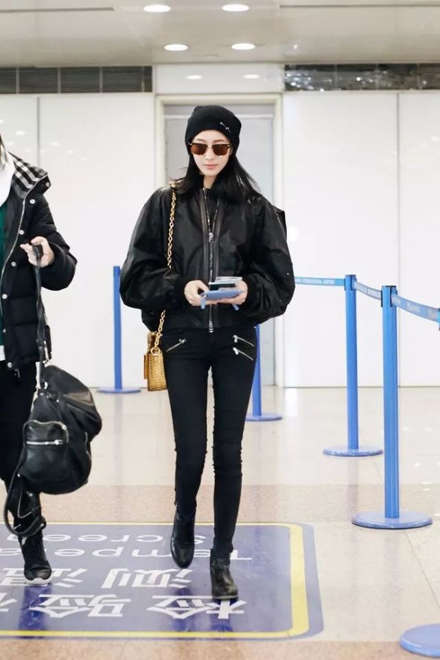 明星时装周机场look大盘点 90后小花钟祺超清新